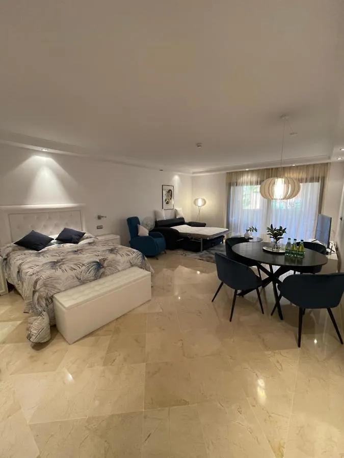Studio Private Wing Estepona 5*,