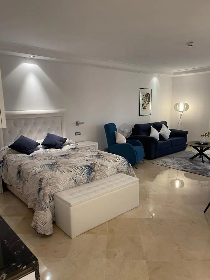 Studio Private Wing Estepona 5*,